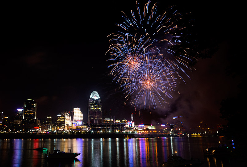 Fireworks over Ohio River, Cinncinati, OH, USA