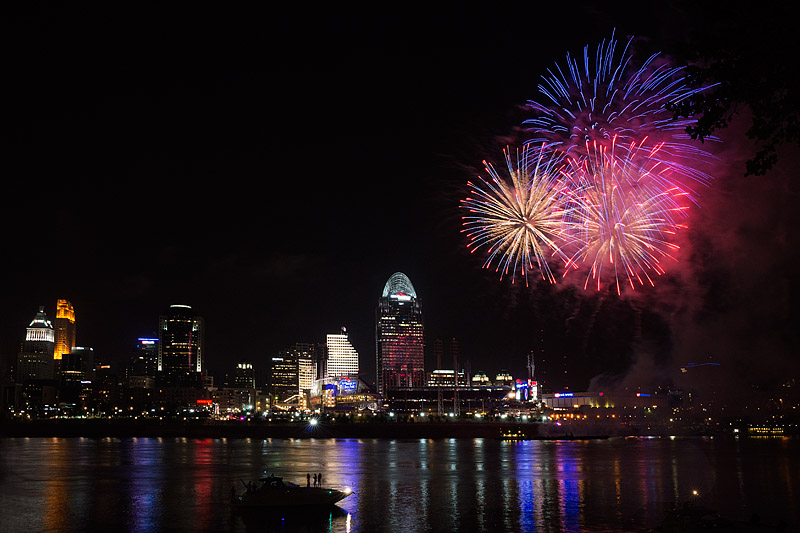 Fireworks over Ohio River, Cinncinati, OH, USA