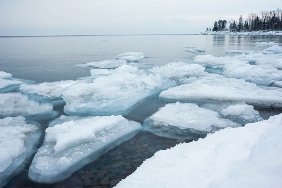 ice floes appeared overnight along the coast in Grand Marais, MN