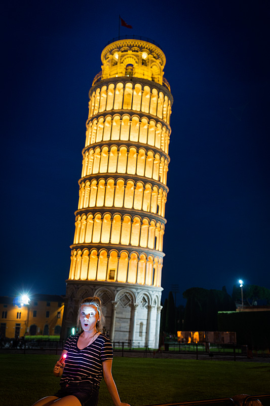 Pisas Leaning Tower Lights Up Once A Yearthe Luminara