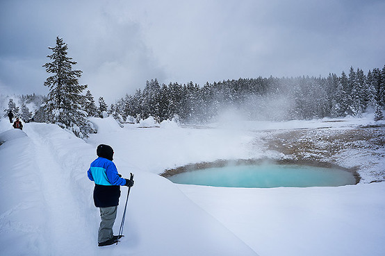 Mammoth-springs-yellowstone-winter