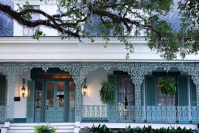 Inviting Myrtles Plantation, Lousiana